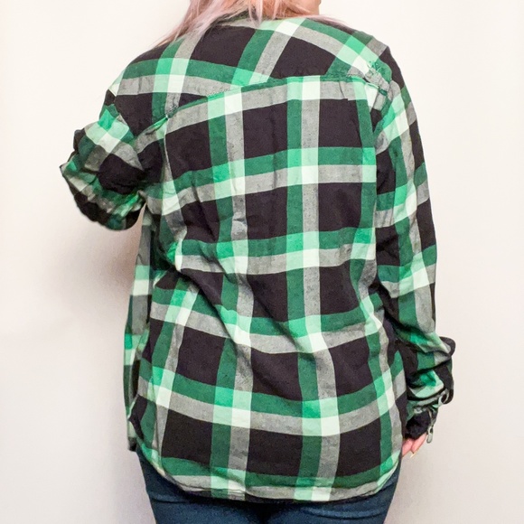 Adorable Oversized Green Flannel - Picture 4 of 5